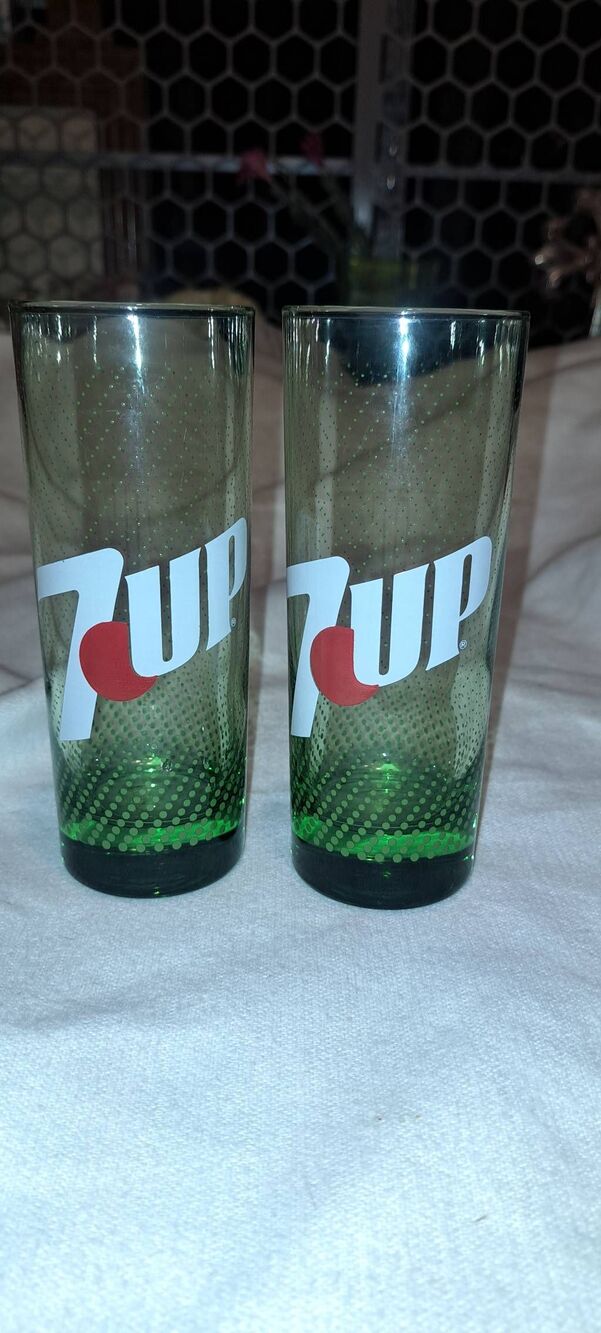 7UP 80's Green Dot Drinking Glasses Set of 2 10 oz 6.25” Tall Retro Soda Tumbler